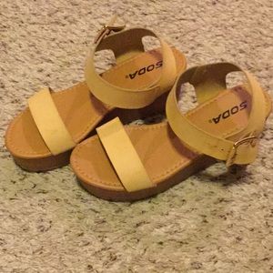 Platform sandals